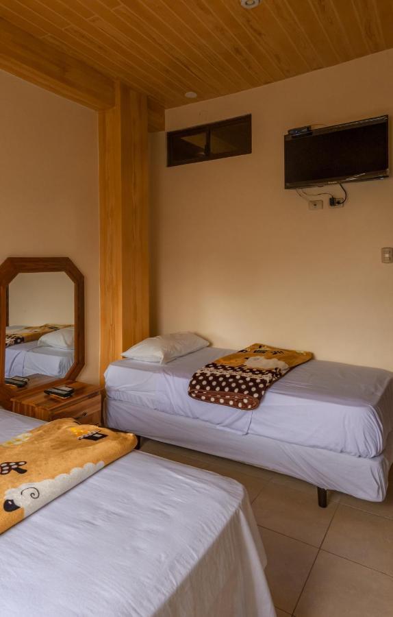 Hostal Poseidon Puerto Cayo Extérieur photo