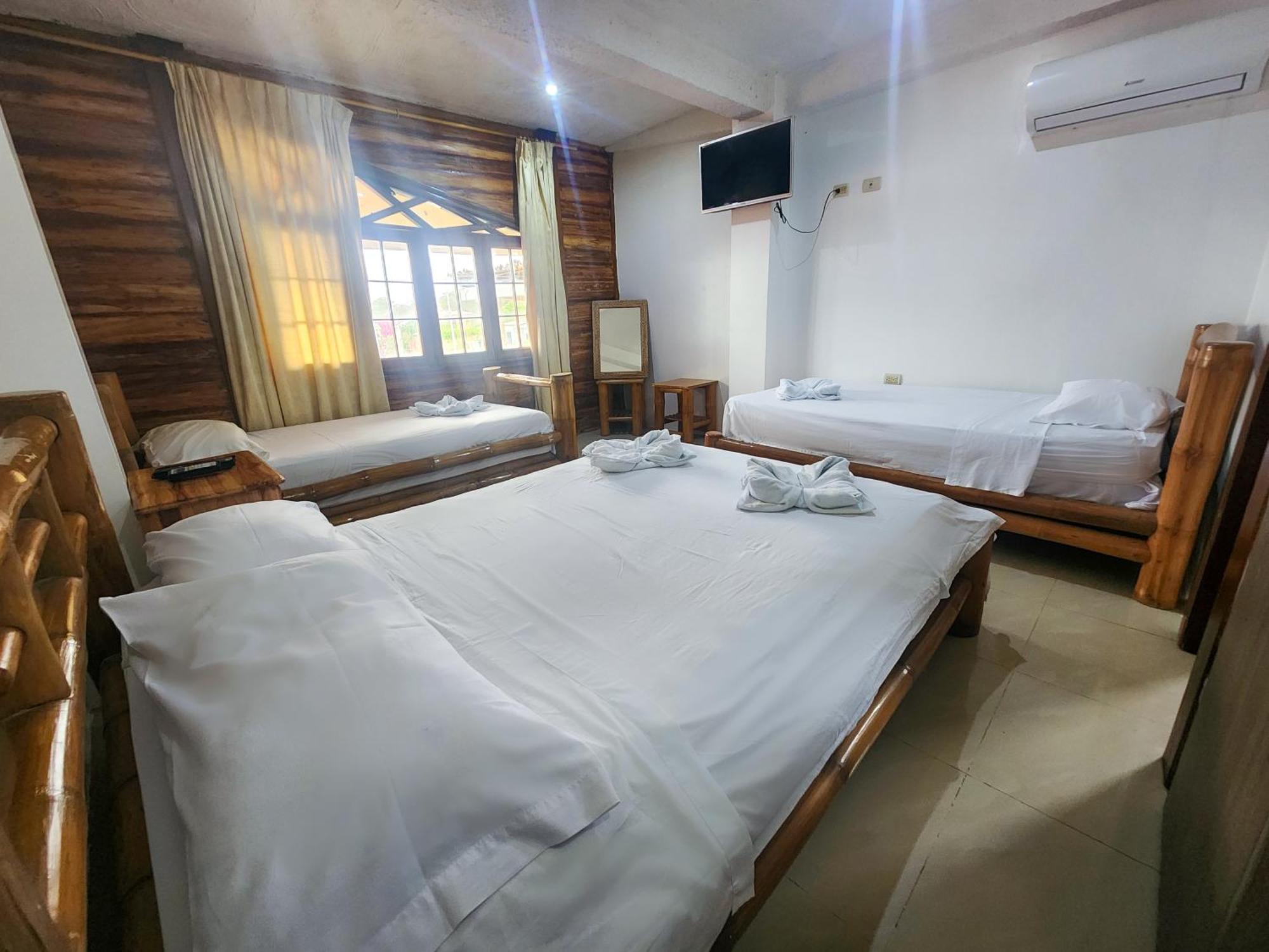 Hostal Poseidon Puerto Cayo Extérieur photo