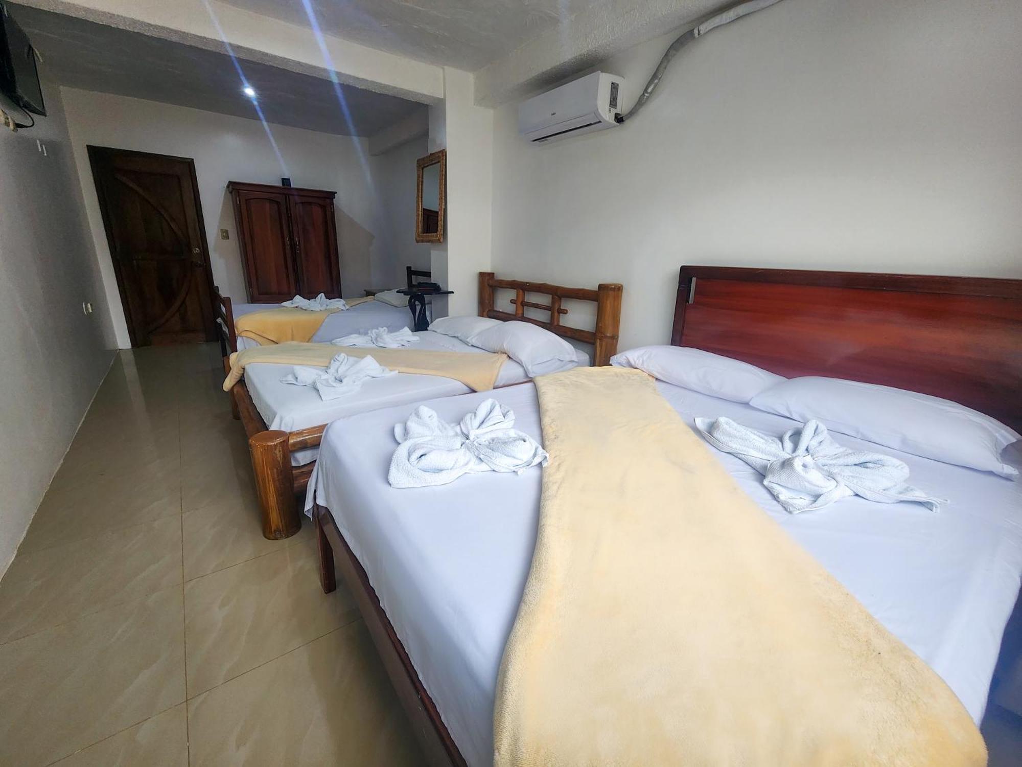 Hostal Poseidon Puerto Cayo Extérieur photo
