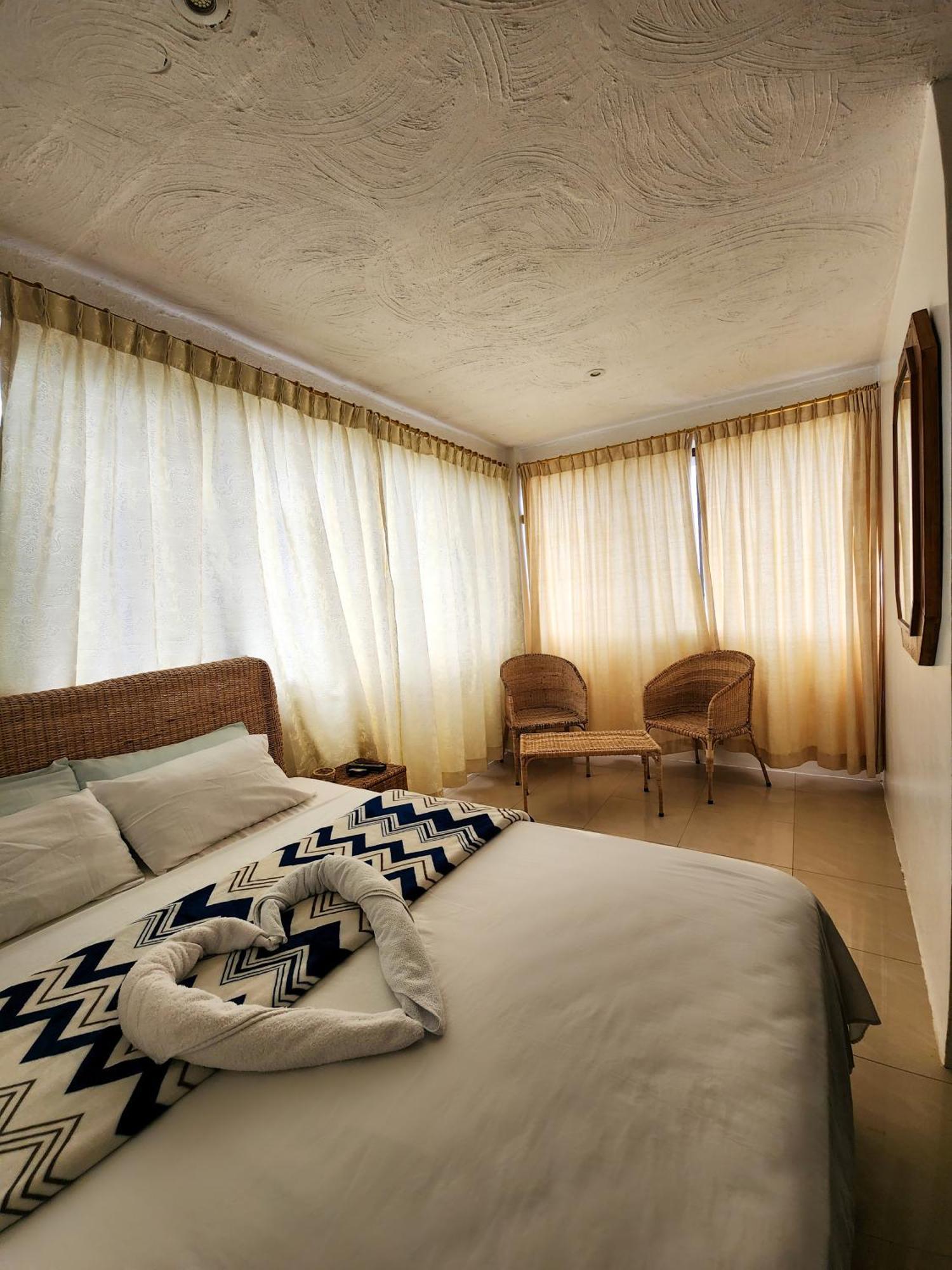 Hostal Poseidon Puerto Cayo Extérieur photo