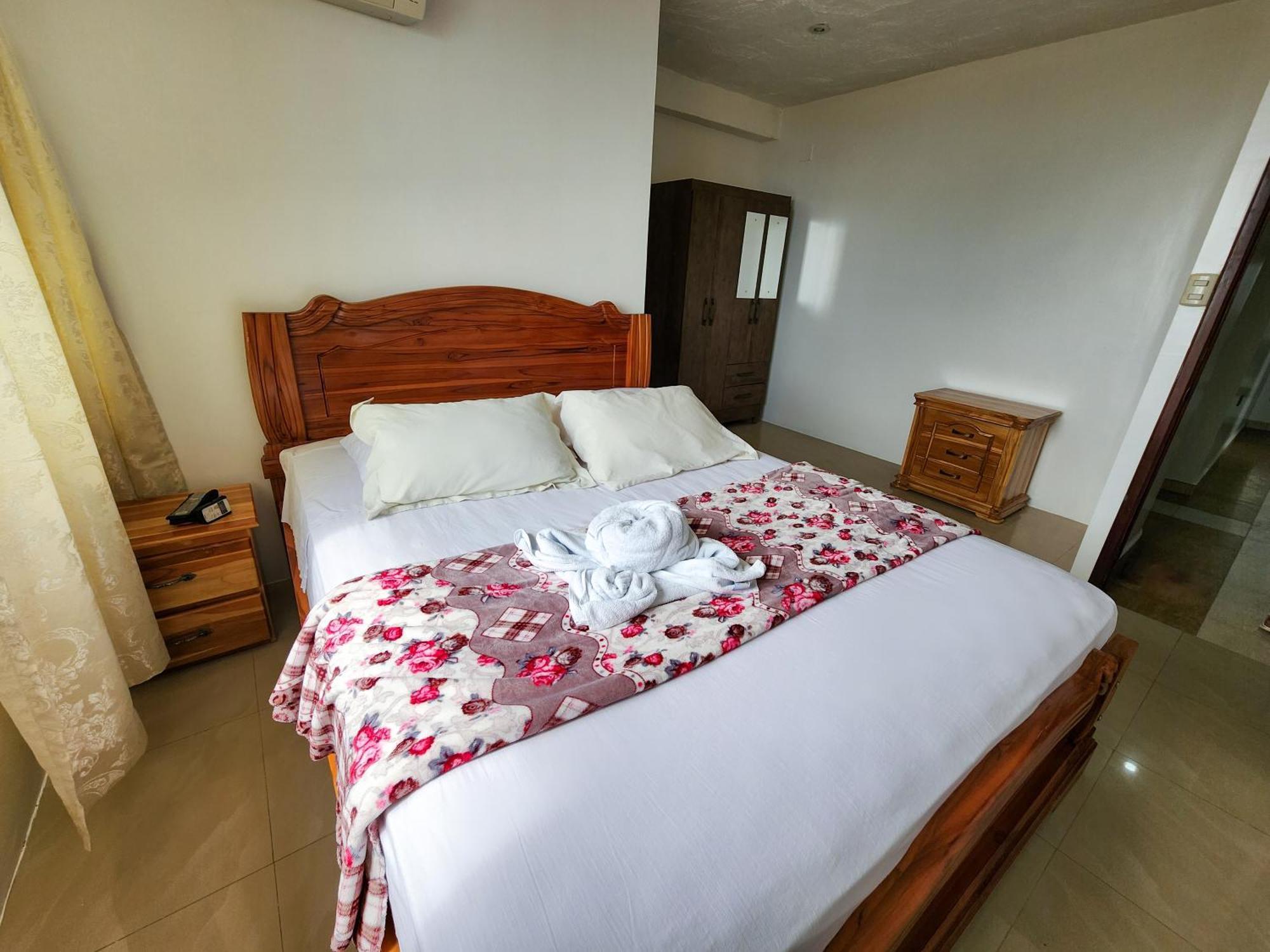 Hostal Poseidon Puerto Cayo Extérieur photo
