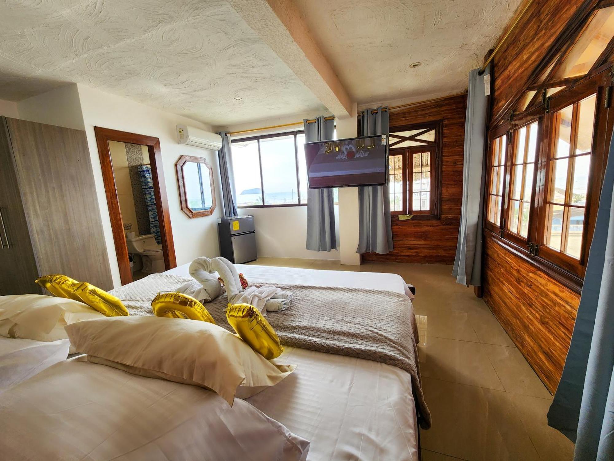 Hostal Poseidon Puerto Cayo Extérieur photo